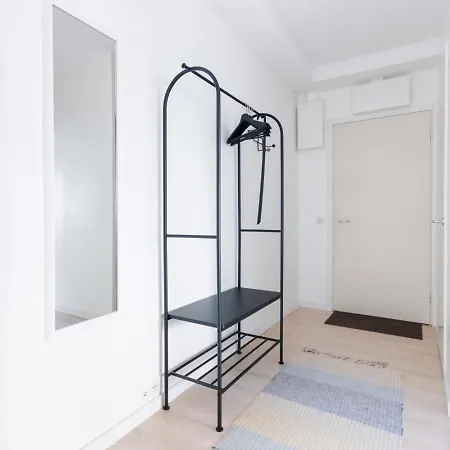 דירה Cosy With Balcony, Good Transport Connections. *