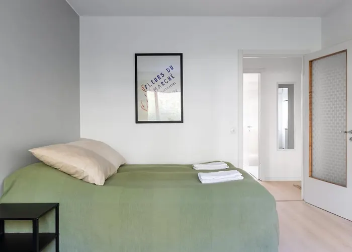 Cosy With Balcony, Good Transport Connections. *