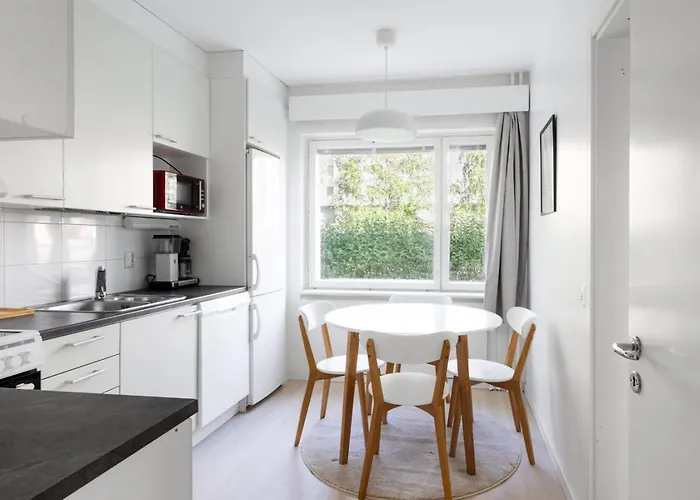 Cosy With Balcony, Good Transport Connections. דירה Jyväskylä