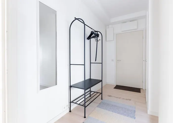 דירה Cosy With Balcony, Good Transport Connections. *